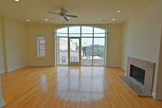 5140 N Clark St in Chicago, IL - Building Photo - Building Photo