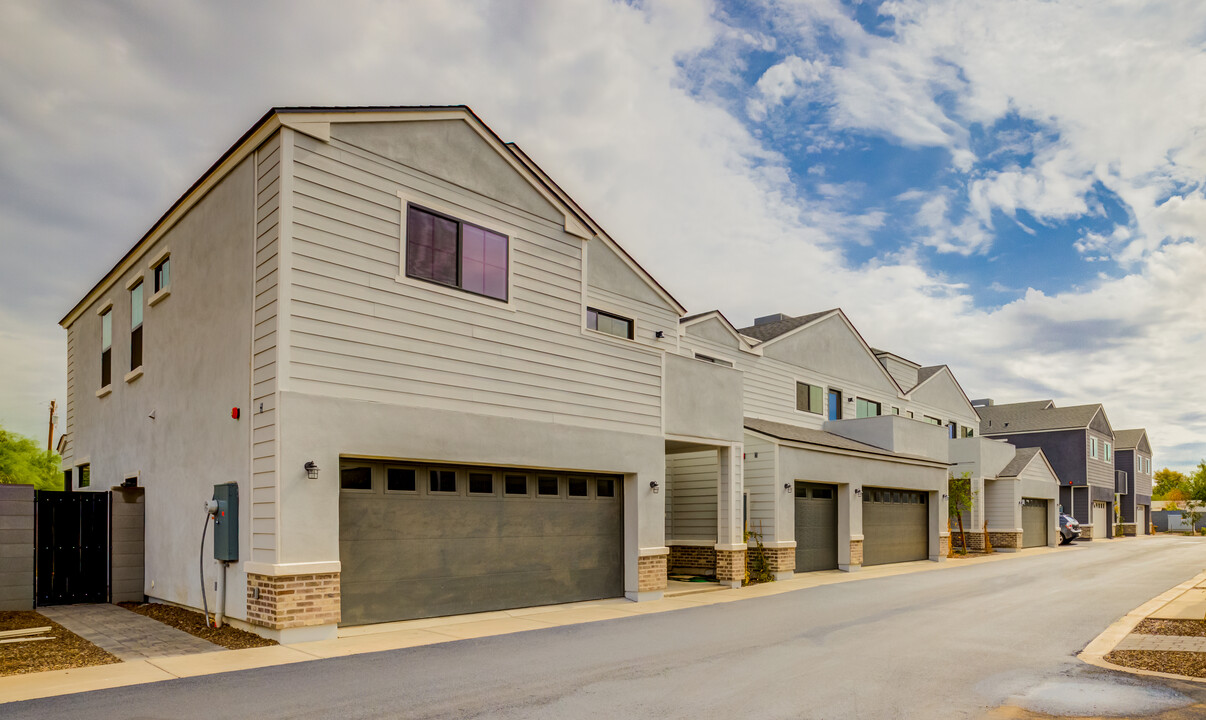 Imagine Communities in Phoenix, AZ - Building Photo