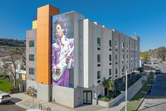 4101 Somerset Drive in Los Angeles, CA - Building Photo - Building Photo