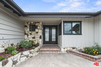 4444 Don Felipe Dr in Los Angeles, CA - Building Photo - Building Photo