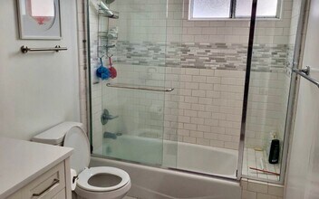 450 Rexford Dr in Beverly Hills, CA - Building Photo - Building Photo