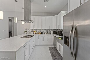 3219 64th Ave NE in Naples, FL - Building Photo