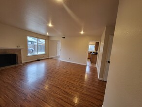 5051 Planet Pkwy in Sacramento, CA - Building Photo - Building Photo