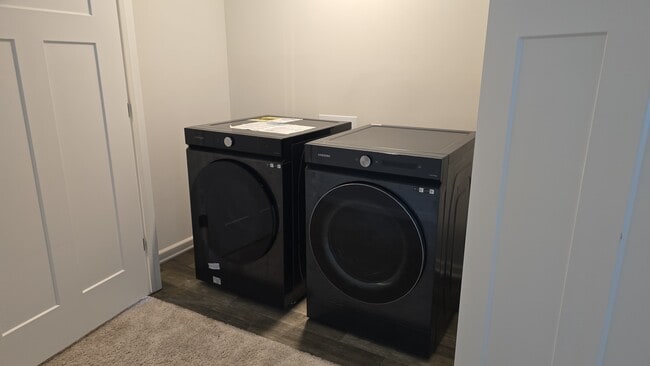 property at 8652 Kenyon Ct NE