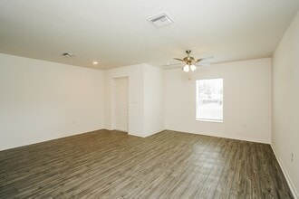 166 Blackstone Dr in Ft. Myers, FL - Foto de edificio - Building Photo