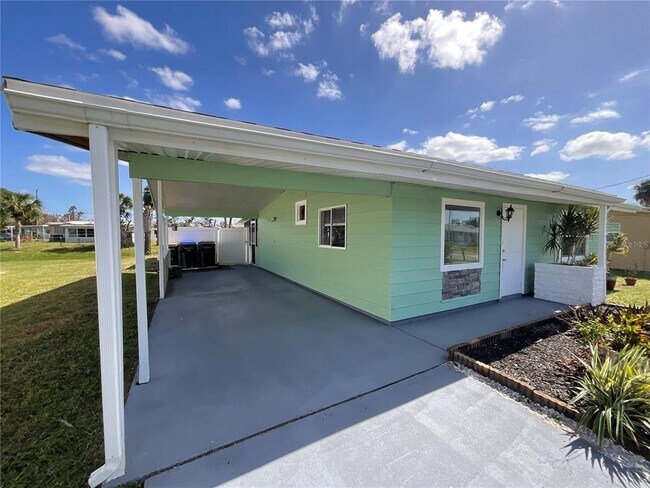 4524 Grobe St in North Port, FL - Foto de edificio - Building Photo