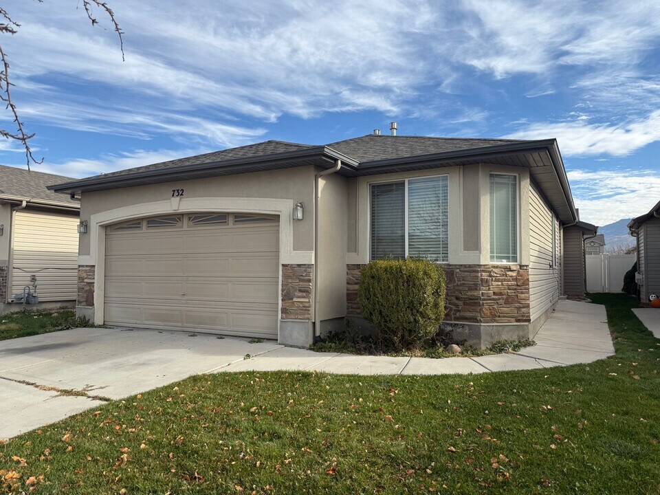 732 Skipton Dr W in North Salt Lake, UT - Building Photo