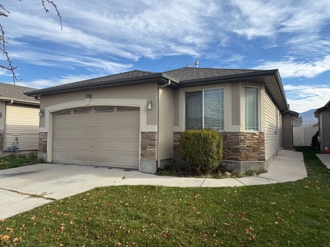 property at 732 Skipton Dr W