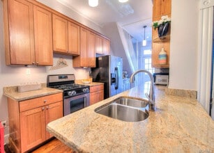 2710 E Grace St in Richmond, VA - Foto de edificio - Building Photo