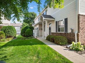 3443 Cherry Ln, Unit E in Woodbury, MN - Foto de edificio - Building Photo