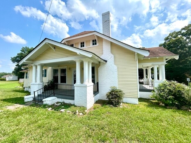 property at 725 Wiscassett St