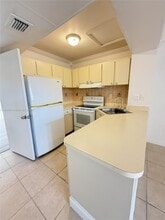 2170 W 60th St in Hialeah, FL - Building Photo - Building Photo
