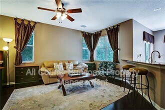 572 Black Lion Dr NE in St. Petersburg, FL - Building Photo - Building Photo