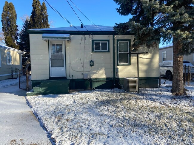 2010 Capitol Ave in Warren, MI - Building Photo - Building Photo