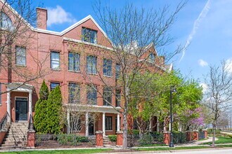 1813 Admiral Ct in Glenview, IL - Building Photo - Building Photo