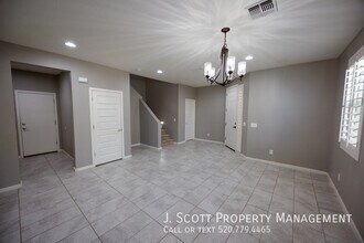 1270 Carlsbad Dr in San Tan Valley, AZ - Foto de edificio - Building Photo