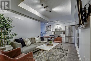 525 Adelaide St W in Toronto, ON - Building Photo