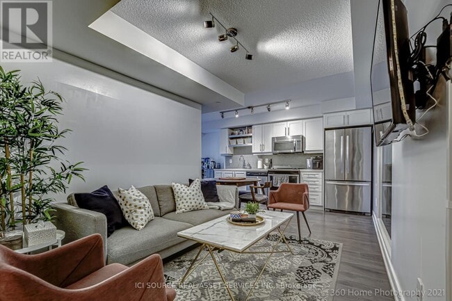 property at 525 Adelaide St W