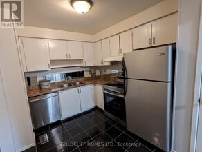 35 Dawson Crescent in Brampton, ON - Building Photo - Building Photo