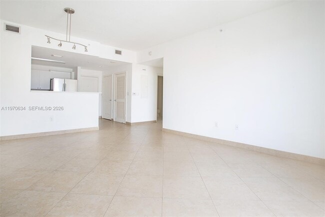 10 Aragon Ave in Coral Gables, FL - Building Photo - Building Photo