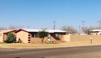 304 SE 2nd St in Andrews, TX - Building Photo