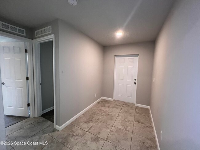 537 Cooper Ct in Palm Bay, FL - Building Photo - Building Photo