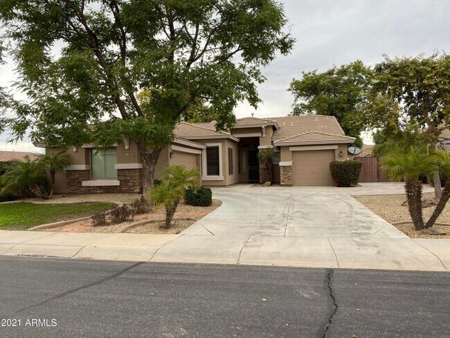 property at 4628 E County Down Dr