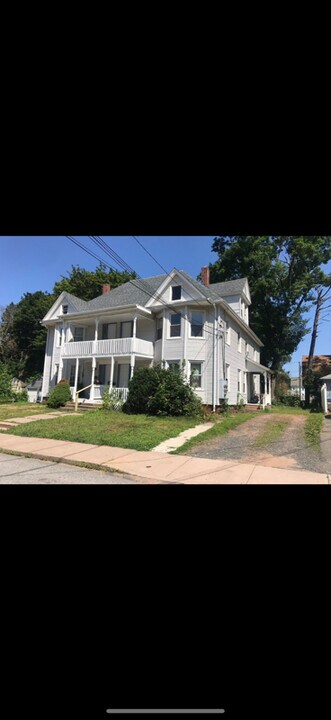 19 Florence St in Manchester, CT - Building Photo