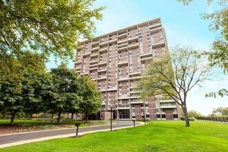 1000 Urlin Ave in Grandview Heights, OH - Building Photo - Building Photo