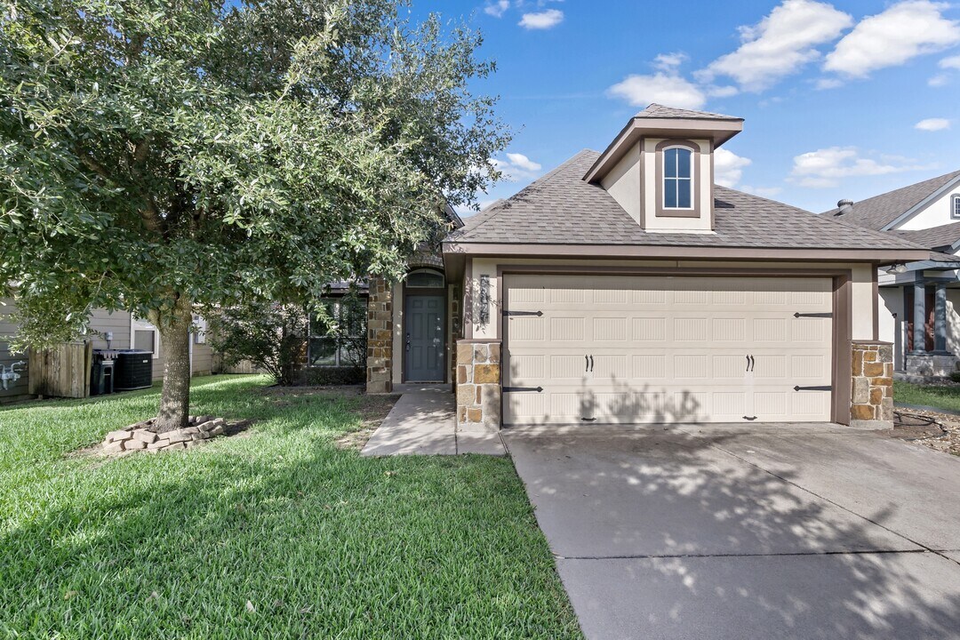 15427 Baker Meadow Loop in College Station, TX - Building Photo