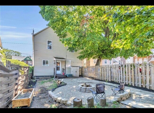1374 W 116th St in Cleveland, OH - Building Photo - Building Photo