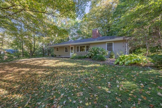 451 Birch Mountain Rd in Manchester, CT - Building Photo - Building Photo