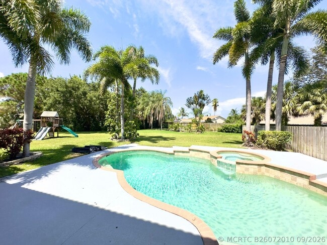 1118 Fosters Mill Dr