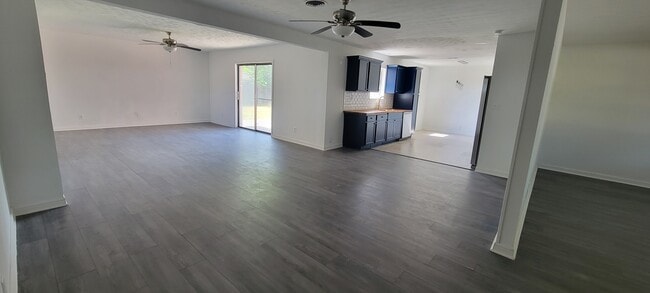 1820 Sunset Ave in Bay City, TX - Building Photo - Building Photo