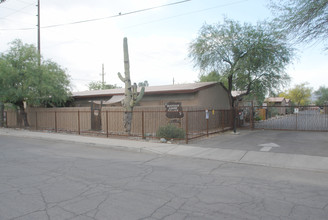 1301-1327 E Allen Rd in Tucson, AZ - Building Photo - Building Photo