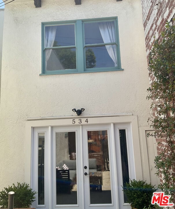 property at 534 W 10th St