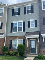 1833 Sag Harbor Ln in Fredericksburg, VA - Building Photo