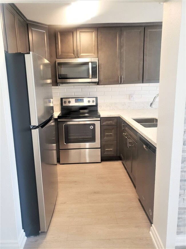 589 N Johnson Ave in El Cajon, CA - Building Photo - Building Photo