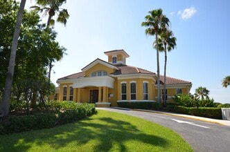 5090 Fairways Cir in Vero Beach, FL - Building Photo - Building Photo