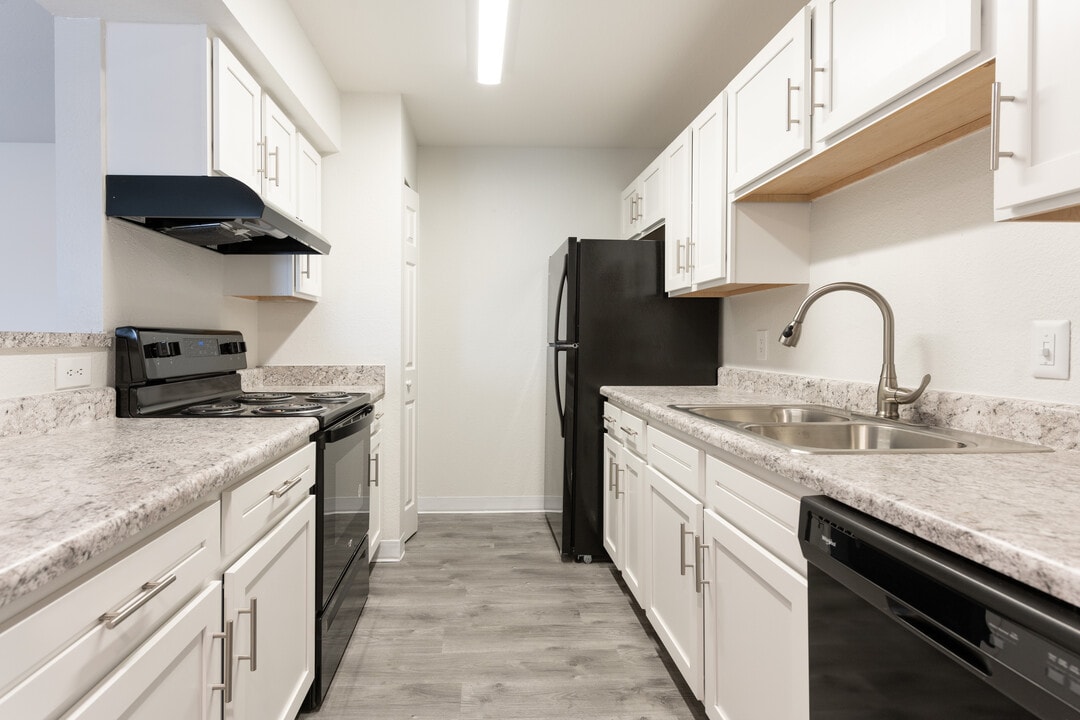 Hoosier Woods in Anderson, IN - Building Photo