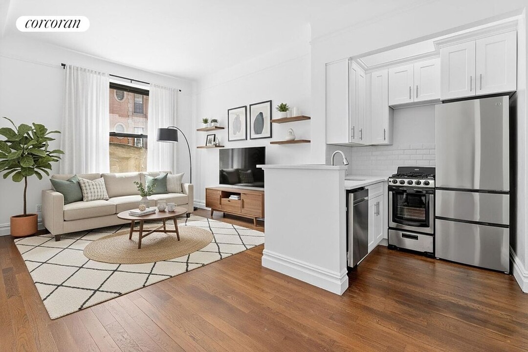 321 Columbus Ave in New York, NY - Building Photo