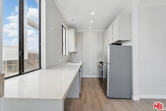 1826 Overland Ave in Los Angeles, CA - Building Photo - Building Photo