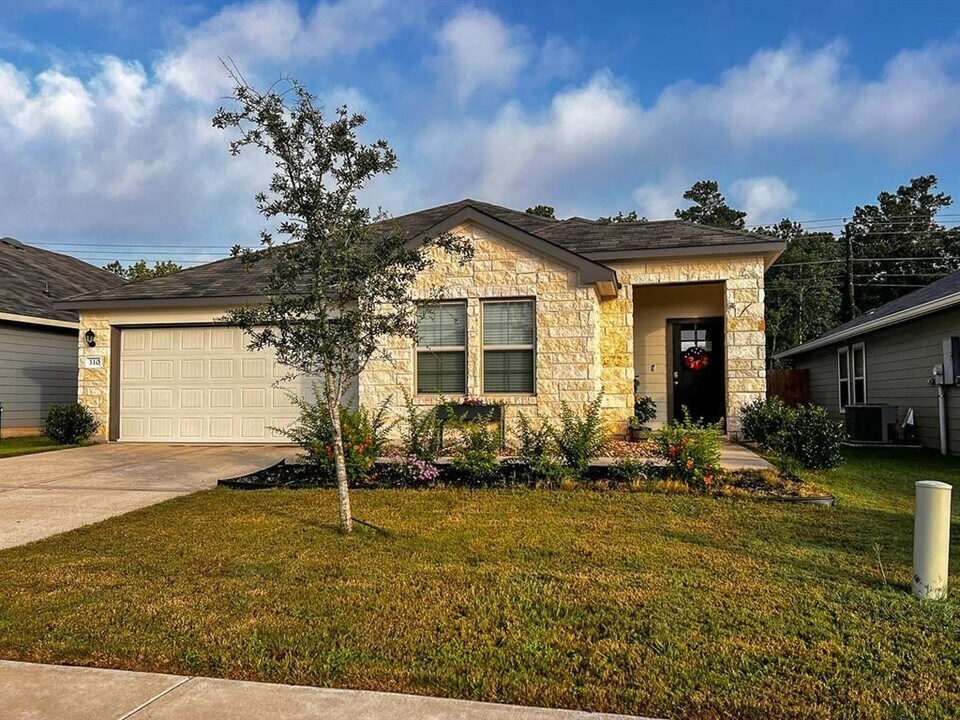 310 Comal Dr in Huntsville, TX - Building Photo