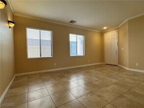 5445 N Sun Prairie St in North Las Vegas, NV - Building Photo - Building Photo