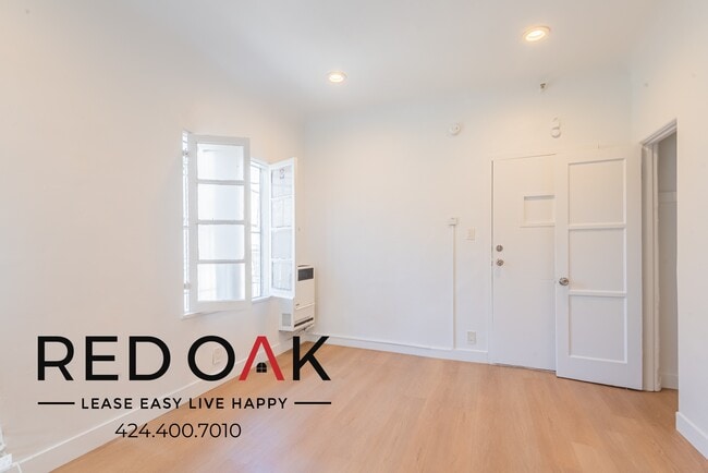 property at 706 N St Andrews Pl