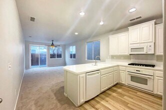 3039 Torland St in Sacramento, CA - Foto de edificio - Building Photo