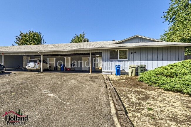 property at 2724 N Barlow Ct