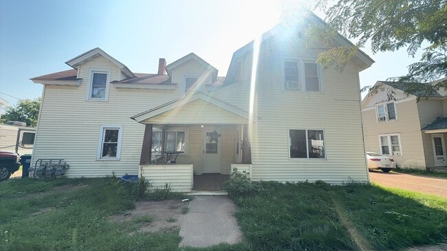 property at 915 S 4th Ave