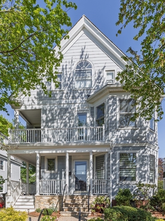13 Oxford Ave in Belmont, MA - Building Photo - Building Photo