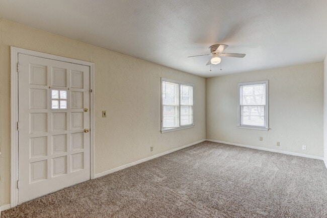6619 NW 32nd St in Bethany, OK - Foto de edificio - Building Photo